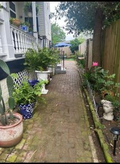 Walk to Jazz Fest from Garden Cottage - New Orleans - 3