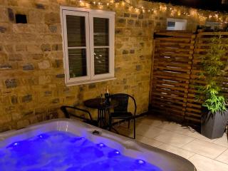 Tranquil retreat with hot tub - 8