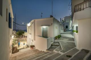 Matilda's studio in the port of Adamas - 2