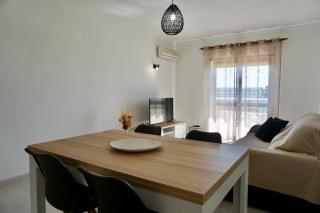 Sunny 1-Bedroom Apartment in Alvor - Balcony, AC & Wi-Fi - 2