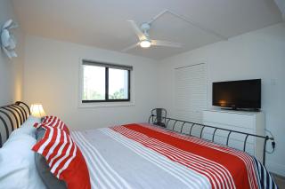 Cozy 1BR beachfront condo on Sanibel Island with stunning ocean views 3B2 - 1