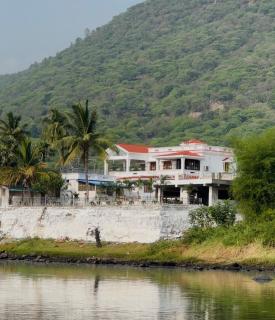 Heartson Riverview Resort - Nerinjippettai - 0