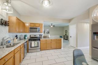 Melody Home near Grapevine DFW Airport w backyard - 4