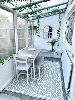Stylish 3Bed House with Garden, Parking, near Stations, London & Harry Potter studios, great for families and contractors - - 7