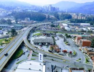 A 4 Minutos de la Estación del Metro, con Parqueadero, Piscinas, Sauna en Conjunto Privado - Sabaneta - 4