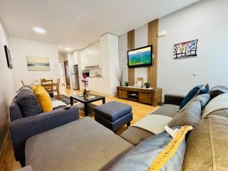 Freshly Renovated Stay - 8