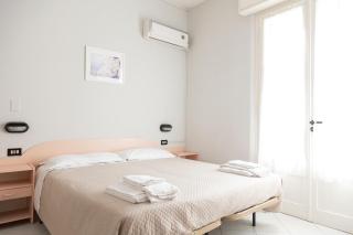 Hotel Laura Beach - Rimini - 1
