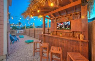 Sleeps 24 2 Homes Pool Backyard Tiki Bar Fire Pit Cornhole Walk to Beach - 9
