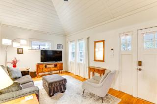 6 Mi to Dtwn Home with Deck and Yard in Kansas City - Kansas City - 6