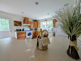 Lakeside Serenity Cabin watersports Family - - 8