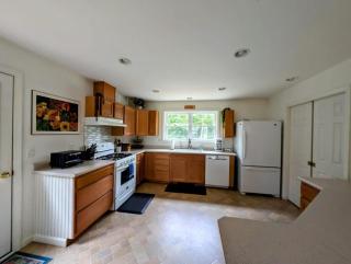Lakeside Serenity Cabin watersports Family - - 1
