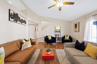 Stylish 4BR Poolside ParadiseOutdoor GamesGrill - Phoenix - 4