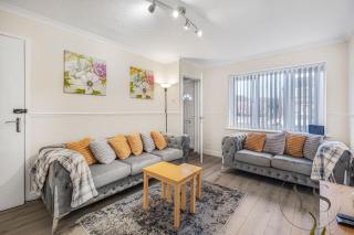 3BR Family Home in Tipton - WiFi Netflix and Parking - Ocker Hill - 6
