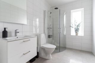 Bright Ground Floor Corner Home with Cozy Outdoor - Båstad - 4