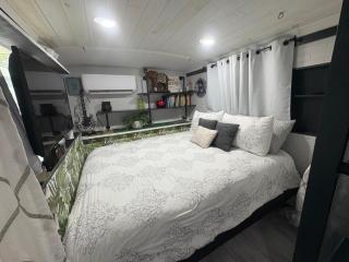 Pet Friendly, Modern and Unique Tiny Home! - Clermont - 5