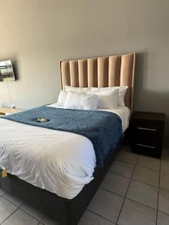 Tripleg Apartments 10 - Sandton - 0