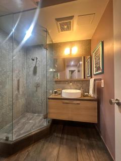 Luxury Living in West Hollywood Modern 3BR Home w Pool & Hot tub - Los Angeles - 4