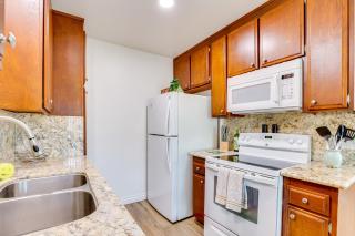 1 Mi to Oceanside Municipal Pier Condo with Balcony - Oceanside - 1