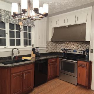 Secluded Historic Tudor with Fun Game Room Near Downtown - Davenport - 2