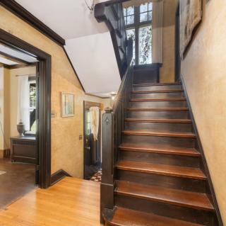 Secluded Historic Tudor with Fun Game Room Near Downtown - Davenport - 8