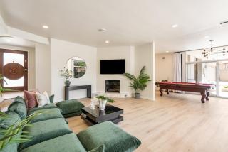 Modern pool home 13 mi from Disney sleeps 12 - West Covina - 4