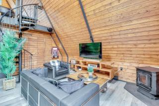 Hot Tub and Fire Pits Albrightsville A-Frame Cabin - Albrightsville - 5