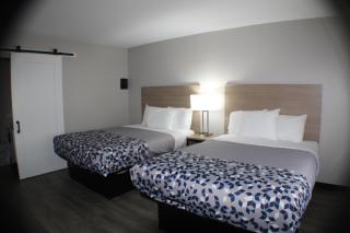 Riviera Motor Inn - - 9