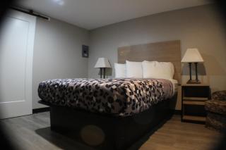 Riviera Motor Inn - - 8
