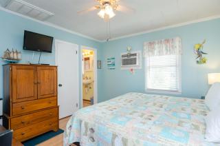 The Egret Hidden Treasure Inn Room 3 by Bryant Real Estate - Kure Beach - 4