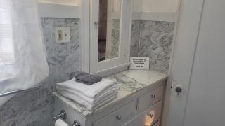 Amazing Hollywood Bungalow Three! - 8