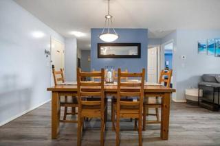 The Beach House Pool Access 5 Min Walk to Lake Sleeps 8 - 1