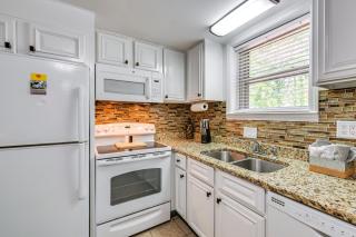 3 Mi to Dtwn Hickory Home Base with Patio! - Hickory - 2