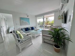 Apartamento remodelado con balcón y cerca a playas - San Andrés - 1