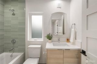 Alki Beach Front TownHome - Seattle - 2