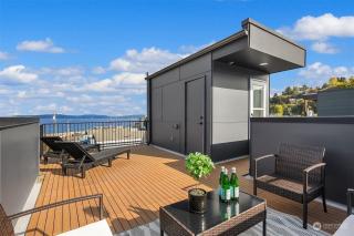 Alki Beach Front TownHome - Seattle - 5