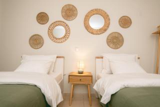 The Olive & Moon Welcome - Polychrono - 2