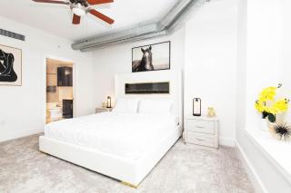Sky-Rise Apartments - Los Angeles - 8