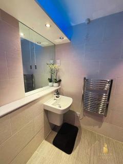 Airy Loft Apartment - Leeds - 2