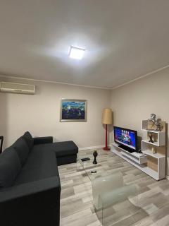 Alle's M Shyri Accommodations - Tirana - 4