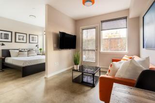 Bright Studio Apartment - Food Carts & Local Shops - Portland - 9