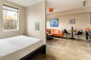 Bright Studio Apartment - Food Carts & Local Shops - Portland - 6
