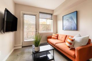Bright Studio Apartment - Food Carts & Local Shops - 4