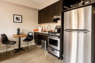 Bright Studio Apartment - Food Carts & Local Shops - Portland - 2
