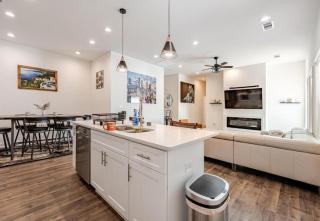 Lexington Luxury l 4BR 3BA - Riverdale - 4