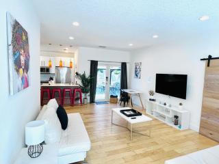 Tropical Paradise 3BR Oasis with Heated Pool and Summer Kitchen - 6