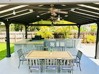Tropical Paradise 3BR Oasis with Heated Pool and Summer Kitchen - 9