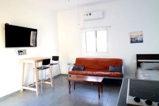 Modern Larnaca Beach Apartment - Larnaca - 9