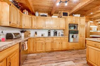 Barn Hangout and Grill Station Sebring Family Cabin - 1