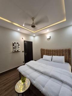 Luxe Furnish Heaven, Heart of Johar Town, 465 Revenue Society, Main Revenue Road, Lahore - Lahore - 7