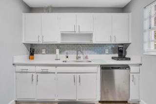 SMV Cute Jacksonville Bungalow Central - 2